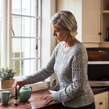 Vezi dacă uleiul CBD poate atenua simptomele menopauzei