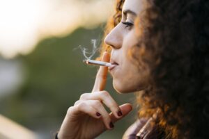 Uleiul CBD te poate ajuta să renunți la fumat?