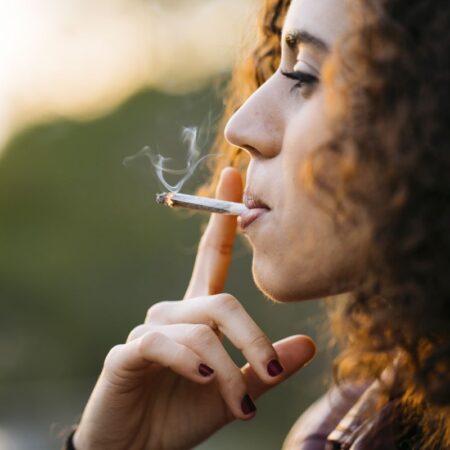 Uleiul CBD te poate ajuta să renunți la fumat?