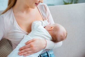 Este sigur să folosești uleiuri CBD în timpul alăptării?